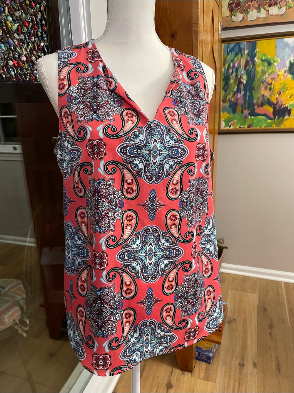 Sleeveless V-Neck Coral Paisley Print Top - Verse